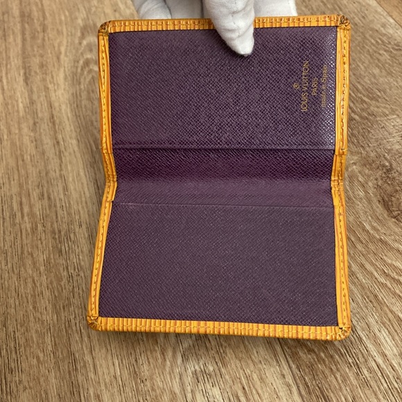 Louis Vuitton epi-card holder - Picture 12 of 12